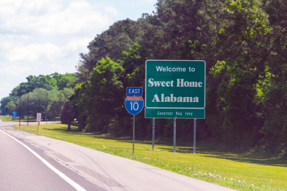 Welcome to Alabama sign